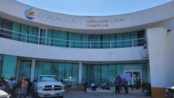 Los trabajadores se manifiestan afuera de las oficinas de Conagua Campeche Los trabajadores se manifiestan afuera de las oficinas de Conagua Campeche