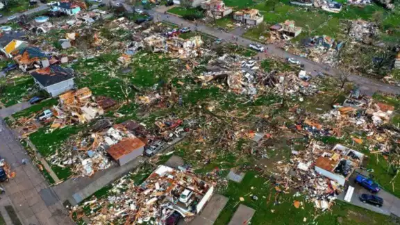 Oleadas de tornados arrasan los estados estadounidenses de Nebraska y Texas, se reportan al menos tres víctimas hasta el momento Oleadas de tornados arrasan los estados estadounidenses de Nebraska y Texas, se reportan al menos tres víctimas hasta el momento