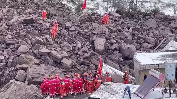 Un derrumbe en la provincia china de Yunnan dejó 47 personas sepultadas