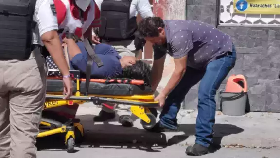 Transeúntes reportaron a través de los números de emergencias a la mujer desmayada