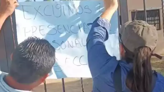 Advierten que la protesta seguirá hasta que les envíen al personal