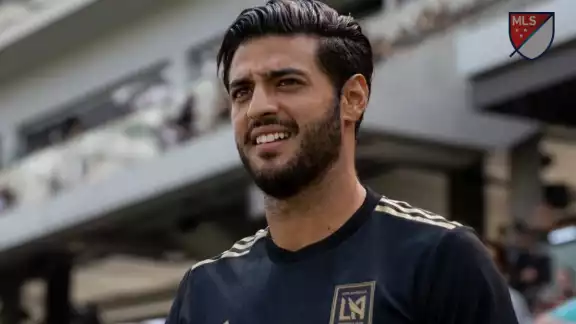 El Galaxy ofrecería una suma mayor por el salario del jugador, el equipo ya le habría hecho dos ofertas a Vela. El primero fue por el mismo monto que LAFC y el segundo, lo que quiere el mexicano
El Galaxy ofrecería una suma mayor por el salario del jugador, el equipo ya le habría hecho dos ofertas a Vela. El primero fue por el mismo monto que LAFC y el segundo, lo que quiere el mexicano