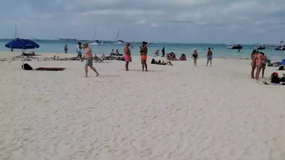Actualmente se formó una península del lado Este.