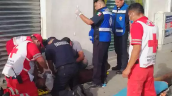 El hombre se desvaneció por un paro cardiaco en el Centro de Mérida El hombre se desvaneció por un paro cardiaco en el Centro de Mérida