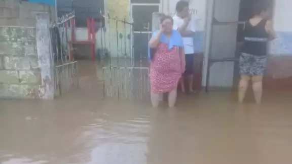 La Policía Municipal cerró vías para evitar la circulación de vehículos La Policía Municipal cerró vías para evitar la circulación de vehículos