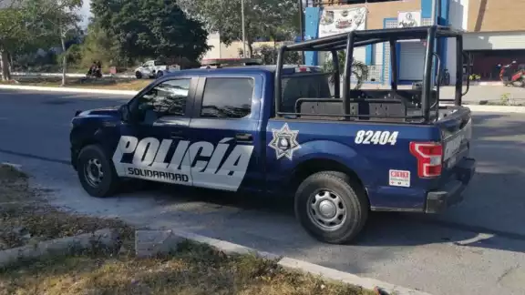 La mujer se dio a la fuga a bordo de un auto de alquiler
