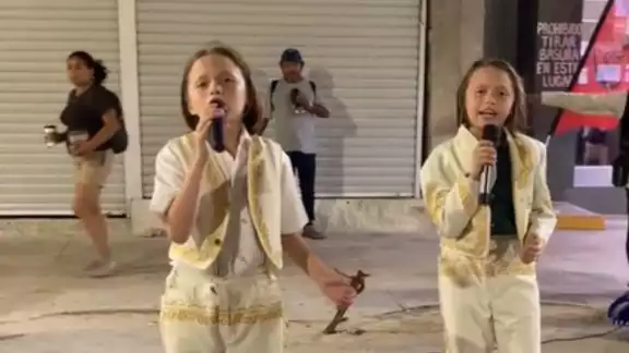 Ellos son Los Gemelos de Oro, quienes interpretaron los temas de Luis Miguel en Progreso Ellos son Los Gemelos de Oro, quienes interpretaron los temas de Luis Miguel en Progreso