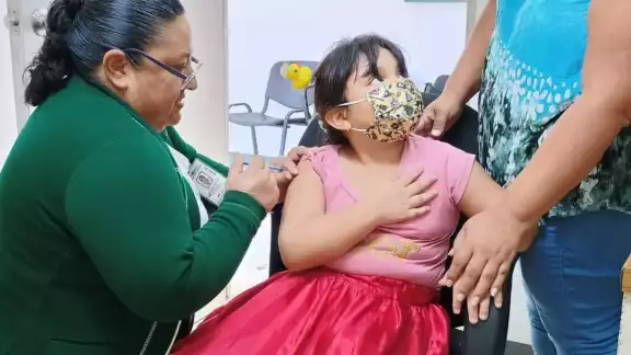 Sólo se debe presentar la cartilla nacional de salud