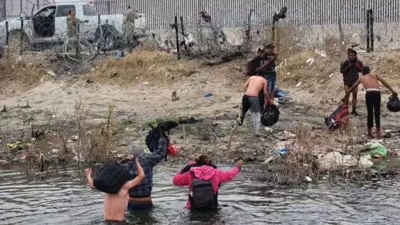 Minutos después de su entrada en vigor, la Corte Suprema dejó en pausa la ley SB4 indefinidamente