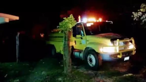 Después de una hora el fuego logró ser controlado, dejando daños materiales Después de una hora el fuego logró ser controlado, dejando daños materiales