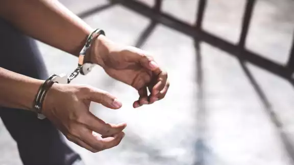 El hombre deberá de permanecer en prisión preventiva El hombre deberá de permanecer en prisión preventiva