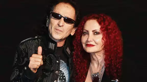 El rockero y su “domadora” tienen medio siglo de relación sentimental y una hija. Foto: Especial