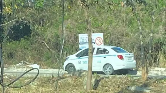 También se reportó un taxi abandonado y al presentarse las autoridades se descubrió el segundo cuerpo También se reportó un taxi abandonado y al presentarse las autoridades se descubrió el segundo cuerpo