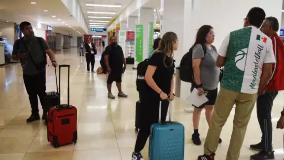 VivaAerobus y American Airlines fueron dos de las aerolíneas que registraron atrasos en sus operaciones VivaAerobus y American Airlines fueron dos de las aerolíneas que registraron atrasos en sus operaciones