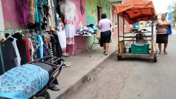 La encargada mencionó que el tipo se fue corriendo rumbo a La Placita y se dirigió a un destino desconocido La encargada mencionó que el tipo se fue corriendo rumbo a La Placita y se dirigió a un destino desconocido