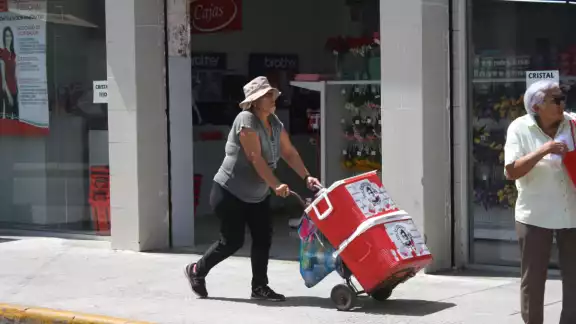 En el estado de Yucatán y vientos con rachas de 40 a 60 km/h En el estado de Yucatán y vientos con rachas de 40 a 60 km/h