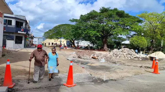 Cabe mencionar que la zona donde se lesionó la persona en días pasados, aún sigue bajo construcción