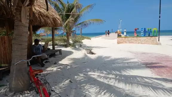 El puerto de El Cuyo es uno de los sitios con acceso directo al mar El puerto de El Cuyo es uno de los sitios con acceso directo al mar