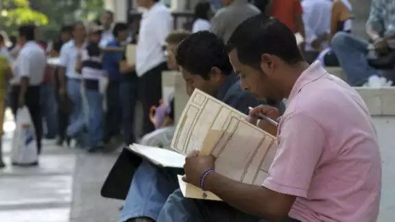 El Inegi reportó que durante el trercer trimestre de 2023, la tasa de desempleo en México, se ubicó en 3% de la Población Económicamente Activa. El Inegi reportó que durante el trercer trimestre de 2023, la tasa de desempleo en México, se ubicó en 3% de la Población Económicamente Activa.