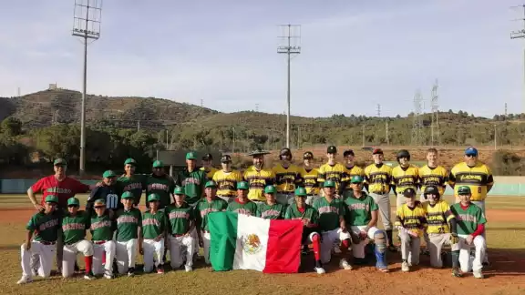 El México Travel Team compuesto por 14 elementos de diferentes estados del país, entre los que se encontró el quintanarroense Hugo Alfonso Ramírez López, de 14 años de edad. El México Travel Team compuesto por 14 elementos de diferentes estados del país, entre los que se encontró el quintanarroense Hugo Alfonso Ramírez López, de 14 años de edad.