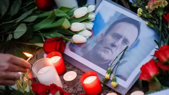 “Me dirijo a usted, Vladimir Putin. La solución de este asunto sólo depende de usted. ¡Déjeme ver de una vez por todas a mi hijo!”, dijo Liudmila Navalnaya