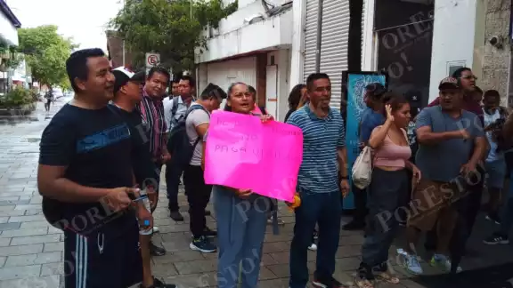 Este grupo de trabajadores advirtió que no se moverán hasta que salga representantes del hotel a negociar