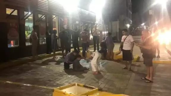 Ambas sufrieron lesiones en la cabeza. Ambas sufrieron lesiones en la cabeza.