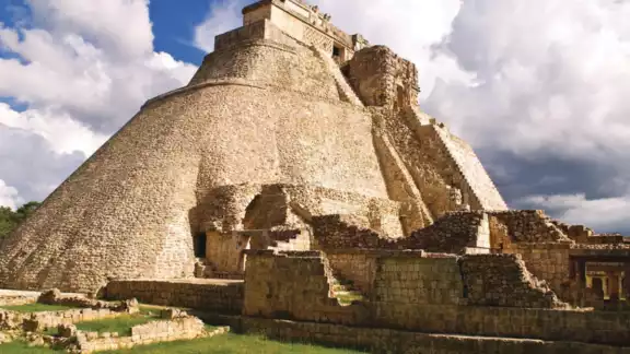 El dios de la lluvia Chaac está presente desde antes de la venida de los nahuas y por la gran dependencia de la lluvia de los habitantes