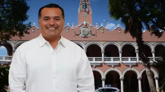 El ciudadano cuestionó a Renán Barrera por estar más enfocado en su campaña a gobernador El ciudadano cuestionó a Renán Barrera por estar más enfocado en su campaña a gobernador