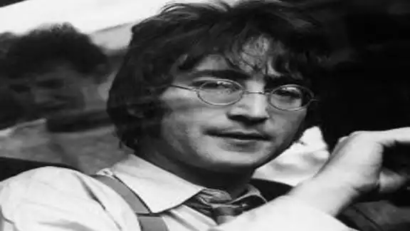 El martes se subastará, en Copenhague, una cinta de casete donde está grabada una entrevista a John Lennon y Yoko Ono, que incluye una canción inédita, realizada en su visita a Dinamarca en 1970 El martes se subastará, en Copenhague, una cinta de casete donde está grabada una entrevista a John Lennon y Yoko Ono, que incluye una canción inédita, realizada en su visita a Dinamarca en 1970