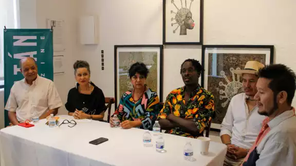 Los espectadores, en su mayoría extranjeros, pudieron externar sus dudas acerca de las piezas presentadas Los espectadores, en su mayoría extranjeros, pudieron externar sus dudas acerca de las piezas presentadas