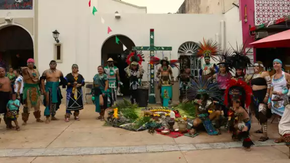 Como parte de las celebraciones se llevaron a cabo ofrendas y ceremonias prehispánicas, así como la tradicional vaquería yucateca
