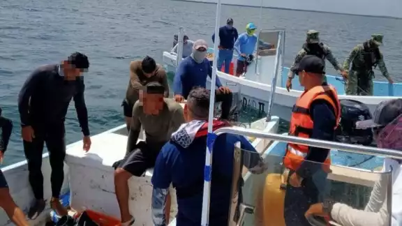 Los pescadores fueron asegurados junto a su cargamento Los pescadores fueron asegurados junto a su cargamento