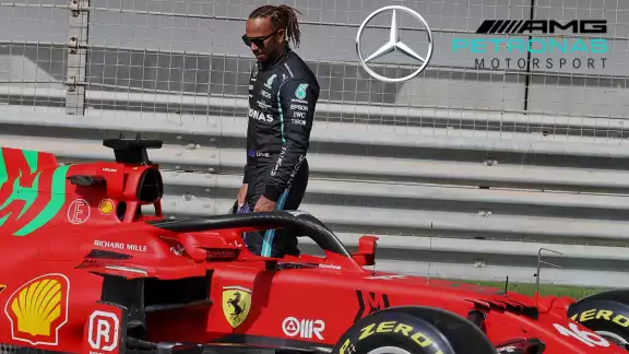 El heptacampeón irá a Ferrari en 2025