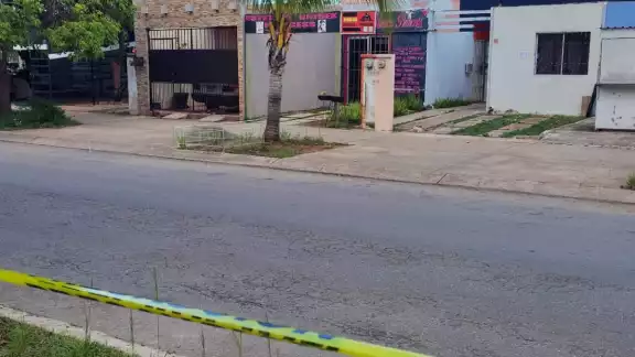 Agentes de la Policía Municipal de Cancún arribaron al lugar de los hechos Agentes de la Policía Municipal de Cancún arribaron al lugar de los hechos