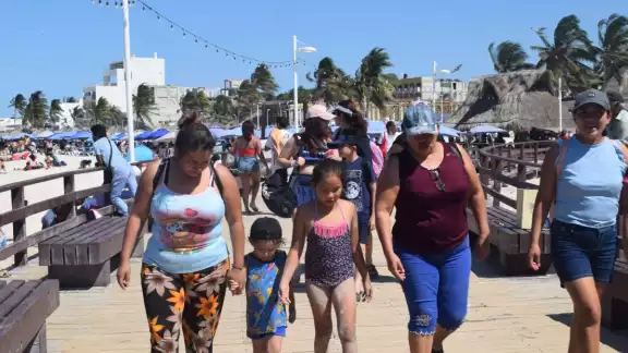 La entrada de turistas se tuvo de manera masiva, desde primeras horas de este viernes,