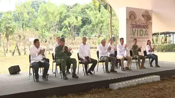 El presidente Andrés Manuel López Obrador se declaró aliado de John Kerry, enviado especial del gobierno de Estados Unidos, para enfrentar juntos el cambio climático El presidente Andrés Manuel López Obrador se declaró aliado de John Kerry, enviado especial del gobierno de Estados Unidos, para enfrentar juntos el cambio climático