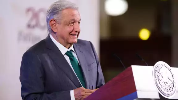Andrés Manuel López Obrador encabeza este jueves 18 de abril, la conferencia mañanera desde Palacio Nacional