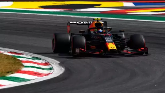 En el primer día de actividades del Gran Premio de Rusia, el piloto mexicano, Sergio ‘Checo’ Pérez, finalizó en la posición 11 de la carrera En el primer día de actividades del Gran Premio de Rusia, el piloto mexicano, Sergio ‘Checo’ Pérez, finalizó en la posición 11 de la carrera