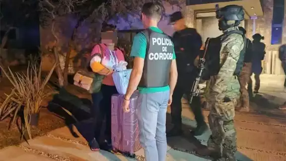 La noche de este jueves se llevó a cabo un operativo en un barrio privado en Córdova, Argentina, para detener a familiareas del capo ecuatoriano, José Adolfo "Fito" Macías La noche de este jueves se llevó a cabo un operativo en un barrio privado en Córdova, Argentina, para detener a familiareas del capo ecuatoriano, José Adolfo "Fito" Macías