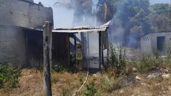 Los bomberos llegaron cuando ya se había sofocado el fuego Los bomberos llegaron cuando ya se había sofocado el fuego
