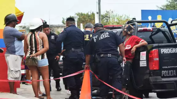 El agresor huyó del lugar ante la presencia de los policías El agresor huyó del lugar ante la presencia de los policías
