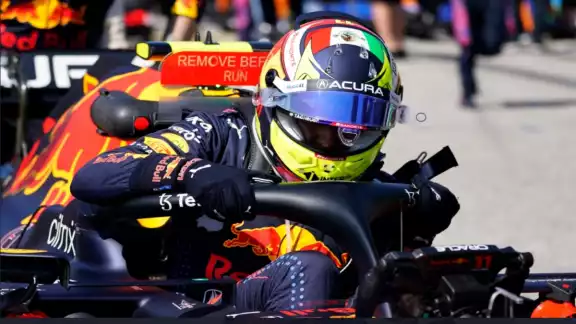 Sergio “Checo” Pérez ya calienta motores en el Red Bull Show Run, celebrado en Paseo de La Reforma, donde realizará una exhibición previa al Gran Premio de México Sergio “Checo” Pérez ya calienta motores en el Red Bull Show Run, celebrado en Paseo de La Reforma, donde realizará una exhibición previa al Gran Premio de México
