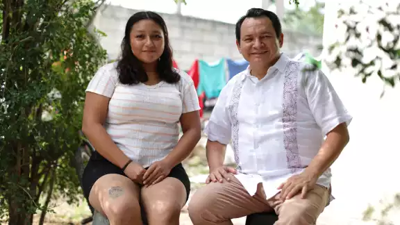 María, madre de dos hijos pequeños, compartió su experiencia como trabajadora en el área de limpieza de una universidad