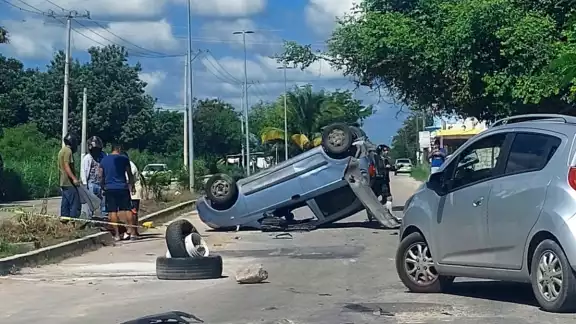 El conductor del Matiz fue reportado como fuera de peligro.