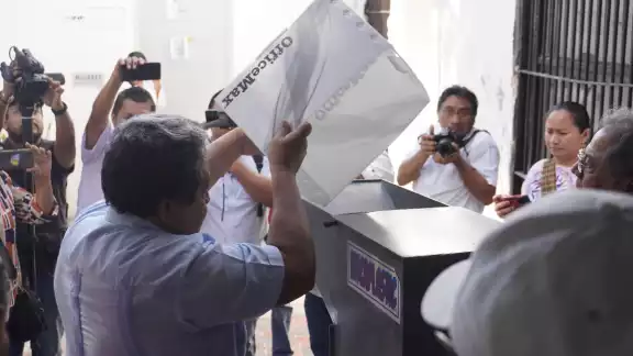 El 22 de enero del 2024 es la fecha límite para que los ciudadanos vayan a los módulos a solicitar su INE
