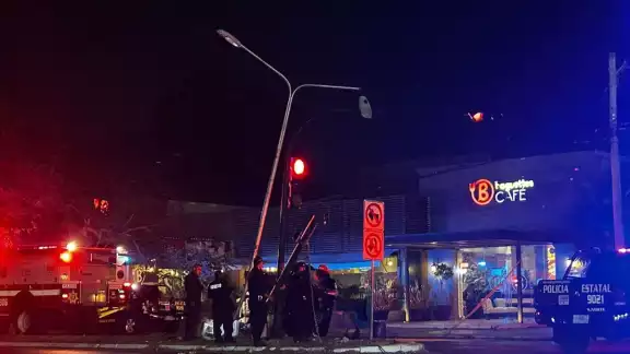 Así culminó el poste de luz en Mérida