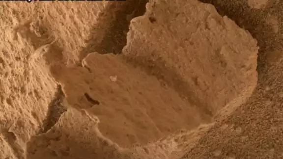 La piedra tiene forma de libro. Foto: Especial