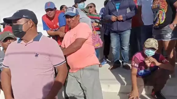 La protesta duró cerca de dos horas hasta que intervino el Secretario del Ayuntamiento