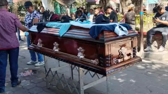 Estudiantes de Ayotzinapa y representantes del Gobierno de Guerrero dieron inicio a un proceso de diálogo luego de las protestas que han llevado a cabo desde el jueves por la muerte de un compañero